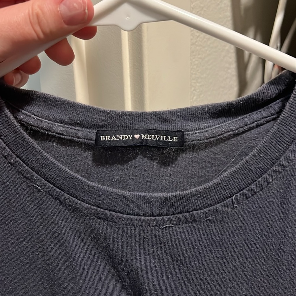 One size fits all brandy melville t-shirt. Navy blue, says Los Angeles 1984 - Picture 3 of 4